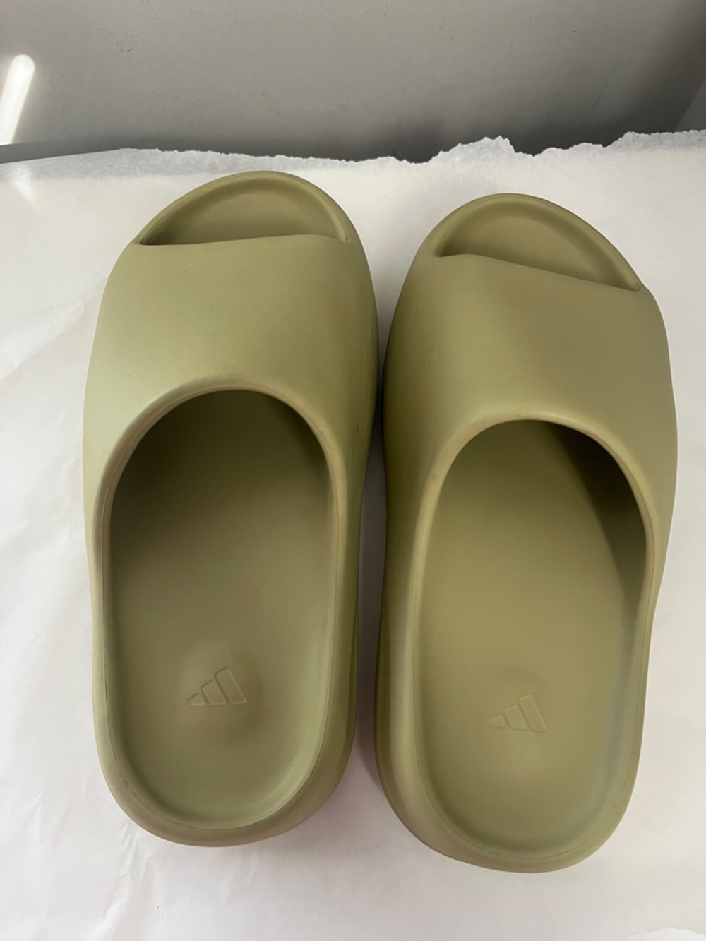 Adidas Boys Yeezy Slides Size 6 - Picture 7 of 7